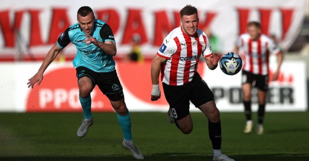 Ekstraklasa piłkarska - niespodzianki w Krakowie i Chorzowie, szansa lidera
