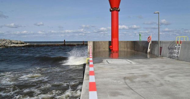 Cofka wdarła się na bulwary portowe w Ustce i Mrzeżynie