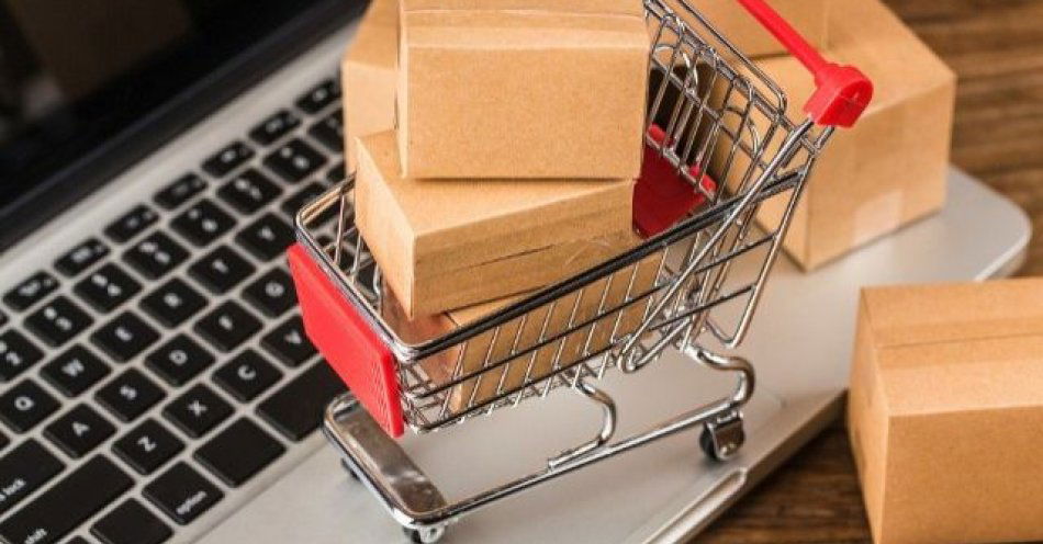 zdjęcie: Uważaj na oszustów podczas świątecznych zakupów online / fot. KPP Mońki