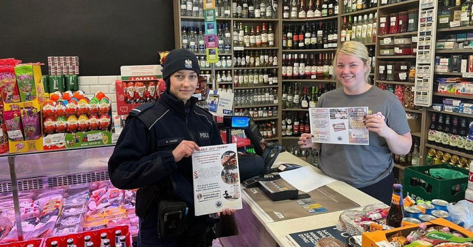 zdjęcie: Dzielnicowi przeciwdziałają sprzedaży alkoholu i tytoniu nieletnim / fot. KPP w Drawsku Pomorskim