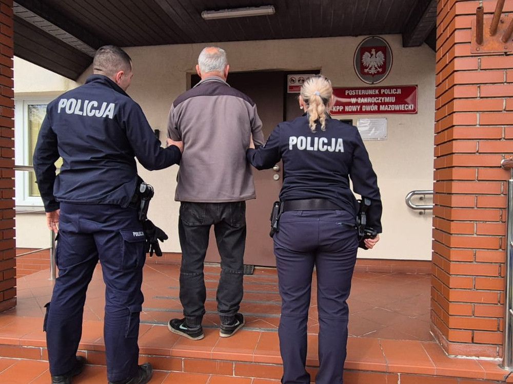 zdjęcie: Mieszkaniec Zakroczymia zatrzymany za jazdę mimo pięciokrotnego zakazu / fot. KPP w Nowym Dworze Mazowieckim Jechał, pomimo 5-cio krotnego dożywotniego zakazu prowadzenia pojazdów