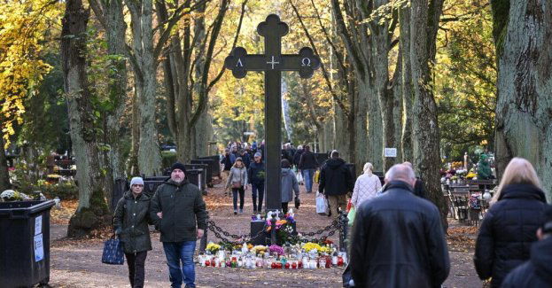 Wolontariusze kwestują na Cmentarzu Centralnym w Szczecinie – największej nekropoli w Polsce