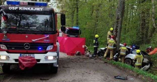 Tragiczny wypadek drogowy. Zginęła 22-latka, a dwóch mężczyzn trafiło do szpitala