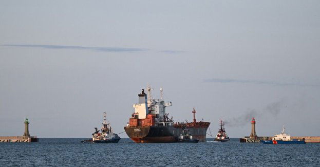 Po 8 latach statek Khatanga opuszcza port w Gdyni