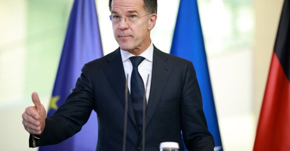 zdjęcie: Źródło PAP: w czwartek sekretarz generalny NATO Mark Rutte odwiedzi Polskę / epa12584697 Sekretarza Generalnego Organizacji Traktatu Północnoatlantyckiego (NATO) Marka Rutte gestykuluje podczas wspólnej konferencji prasowej z kanclerzem Niemiec w Kancelarii w Berlinie, Niemcy, 11 grudnia 2025 roku. Kanclerz Niemiec i sekretarz generalny NATO spotkali się na rozmowach. EPA/CLEMENS BILAN Dostawca: PAP/EPA.