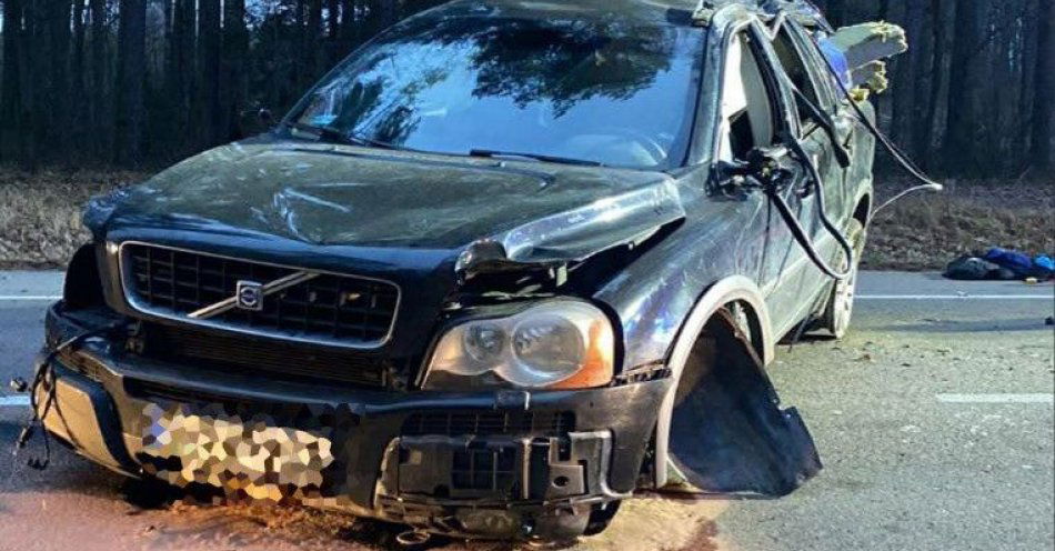 zdjęcie: Śmierć kierowcy po dachowaniu Volvo w Długosiodle / fot. KPP w Wyszkowie