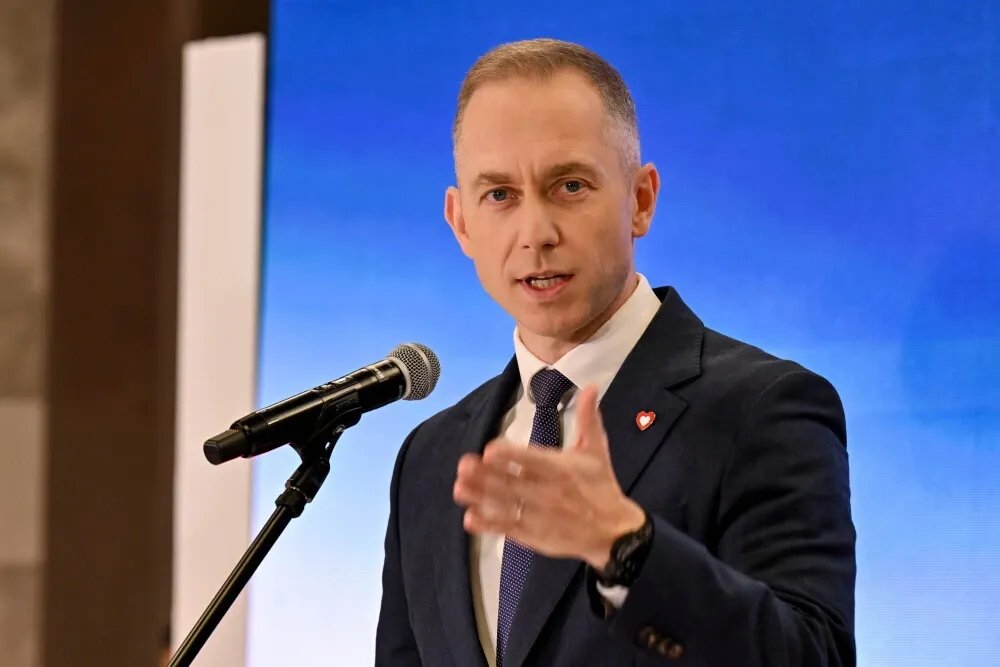 zdjęcie: Wiceszef MON: ok. 200 mld zł na modernizację polskiej armii to szansa na rozwój polskich fabryk / Kielce, 09.09.2026. Wiceminister obrony narodowej Cezary Tomczyk podczas konferencji prasowej w ramach drugiego dnia XXXIV Międzynarodowego Salonu Przemysłu Obronnego na terenie Centrum Kongresowego Targów Kielce w Kielcach, 9 bm. (ad) PAP/Piotr Polak