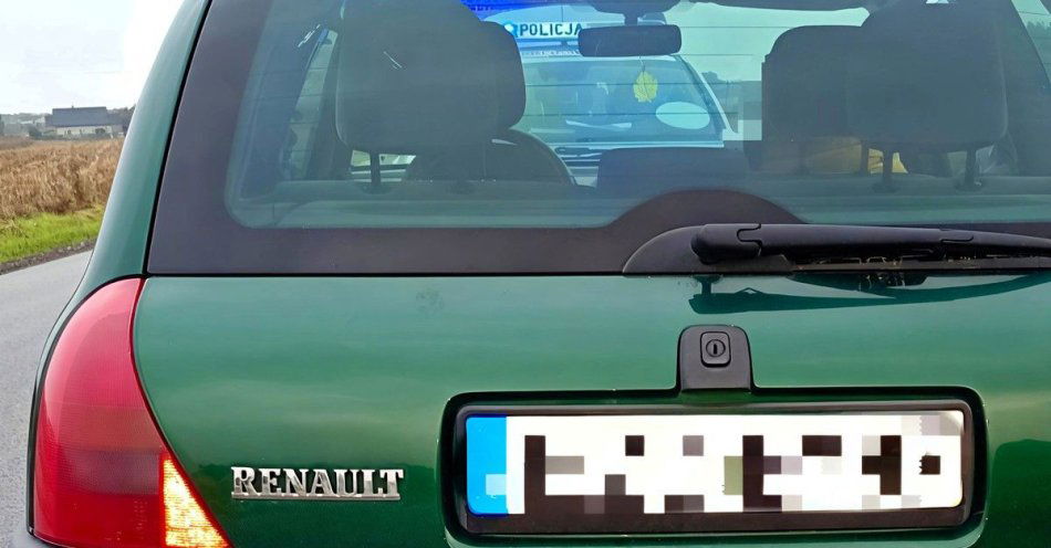 zdjęcie: Nietrzeźwy kierowca bez praw jazdy zatrzymany w Dębinie / fot. KPP w Łasku