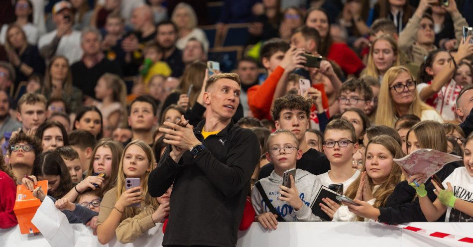 zdjęcie: Lekkoatleci czekają na start w Łodzi. Piotr Lisek: atmosfera mityng Orlen Cup jest niepodrabialna / fot. Tomasz Kasjaniuk