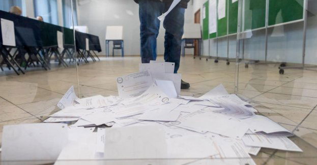 Frekwencja w II turze wyborów samorządowych, według stanu na godz. 12, wyniosła 12,93 proc.
