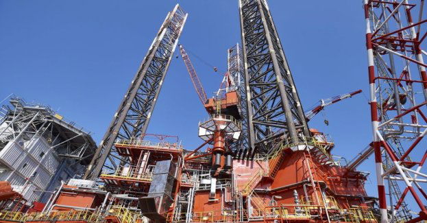 Dwa rosyjskie myśliwce wykonały niski przelot nad platformą Petrobalticu
