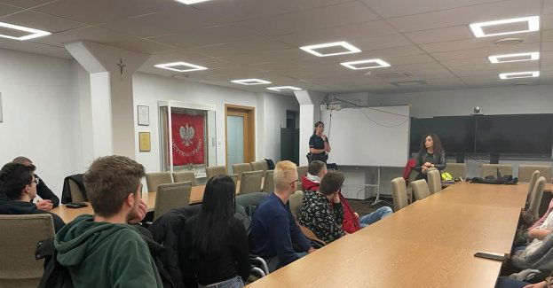 Studenci z Akademi Mazowieckiej w murach płockiej komendy