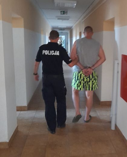 6-latka będąca pod opieką nietrzeźwych rodziców o mało nie utonęła - policjanci przedstawili zarzuty 33-latkowi i 36-latce