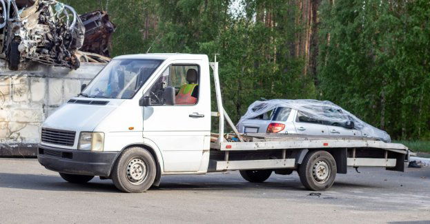W ciągu kilku dni ukradli kilkanaście aut i załadowali je na lawetę