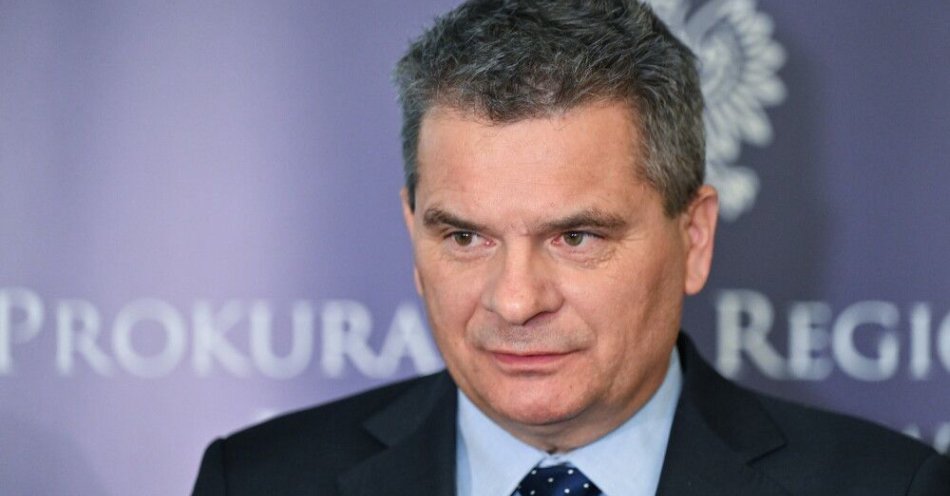 zdjęcie: Korneluk: nie dziwi mnie data posiedzenia aresztowego ws. Ziobry / Wrocław, 21.02.2025. Prokurator krajowy oraz I zastępca prokuratora generalnego Dariusz Korneluk podczas konferencji we Wrocławiu, 21 bm. (ad) PAP/Maciej Kulczyński