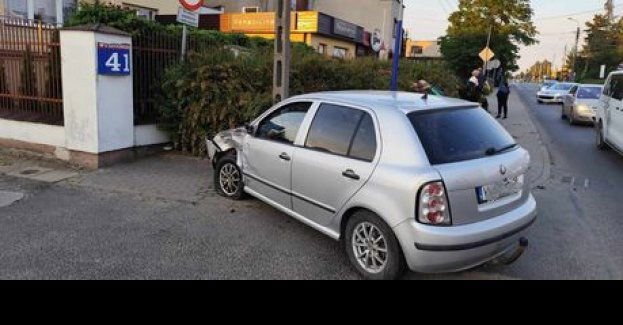 Wypadek z motocyklistą w Płocku. Kierowca i pasażer jednośladu trafili do szpitala