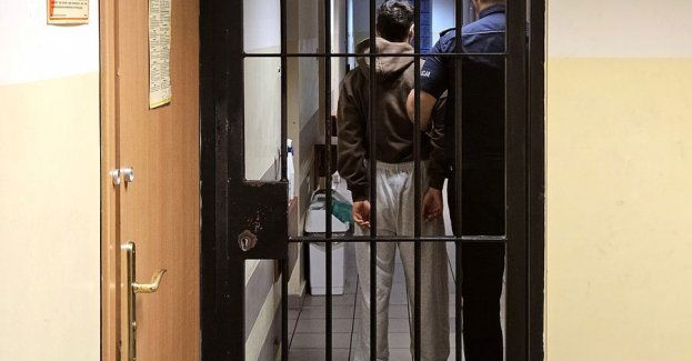 Dozór policyjny dla kierowcy za posiadanie 350 porcji narkotyków. Mężczyzna podejrzewany jest też o jazdę pod ich wpływem