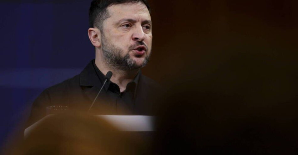 zdjęcie: Prezydent Wołodymyr Zełenski przybył do Polski / epa12594388 Prezydent Ukrainy Wołodymyr Zełenski przemawia podczas VIII niemiecko-ukraińskiego forum gospodarczego w Domie Gospodarki Niemieckiej w Berlinie, Niemcy, 15 grudnia 2025 r. Berlin gości delegacje USA i Ukrainy na rozmowy na temat proponowanego planu pokojowego, w tym możliwego rozejmu na Ukrainie. EPA/HANNIBAL HANSCHKE Dostawca: PAP/EPA.