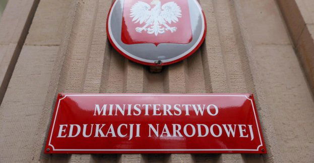 Tysiące protestów ws. edukacji zdrowotnej wpłynęły do MEN; analiza uwag do świąt