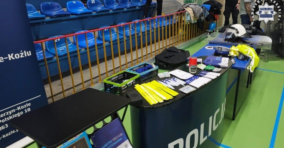 zdjęcie: Mikołajki z policją w Kędzierzynie Koźlu pełne atrakcji / fot. KPP Kędzierzyn Koźle