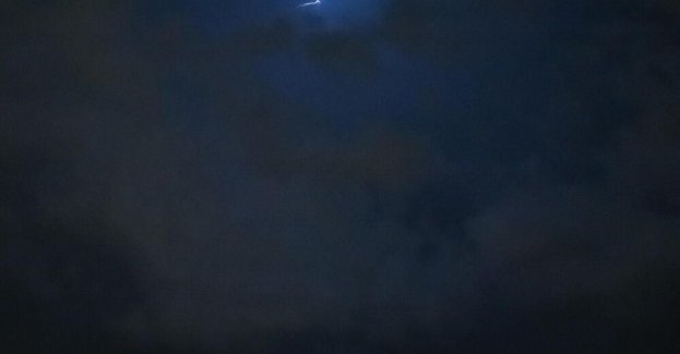 Ponad sto interwencji straży pożarnej po burzy, zerwane dachy