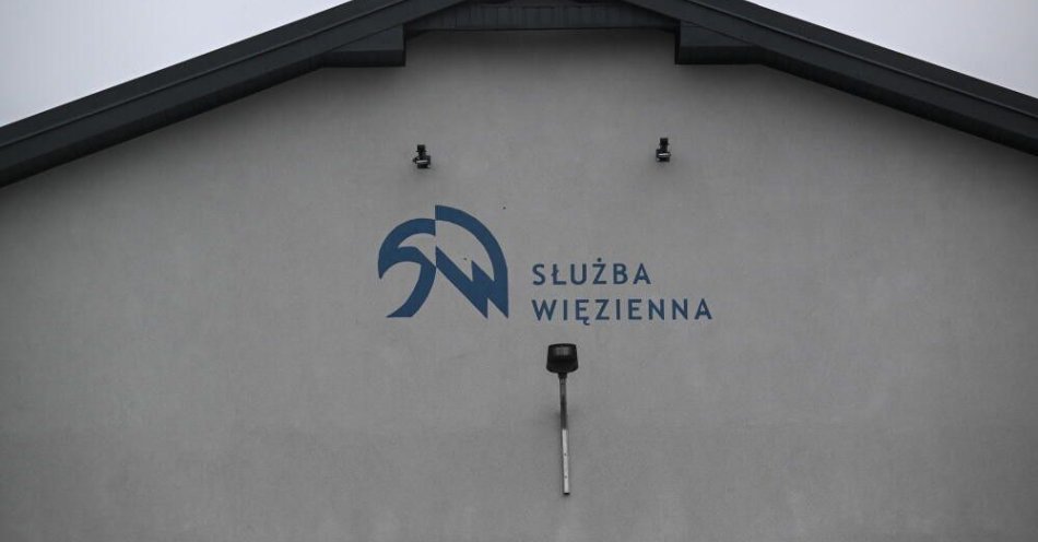 zdjęcie: Prokuratura: kolejne zarzuty w sprawie nieprawidłowości w Służbie Więziennej / Chmielów (woj. podkarpackie), 24.10.2024. Przeznaczony dla kobiet, przygotowany do zasiedlenia dom przejściowy przy Oddziale Zewnętrznym w Chmielowie Zakładu Karnego w Dębicy, 24 bm. Inwestycja, która powstała kosztem ponad 80 mln zł obejmuje pawilon mieszkalny dla 200 skazanych oraz halę produkcyjną o powierzchni 800 m kw. umożliwiającą podjęcie pracy przez osoby odbywające tam karę pozbawienia wolności. W budynku penitencjarnym oraz w tzw. domu przejściowym zamontowane zostały innowacyjne okna