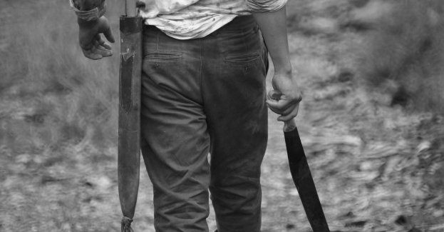 Mężczyzna, który zaatakował maczetą konkubenta byłej partnerki usłyszał zarzuty