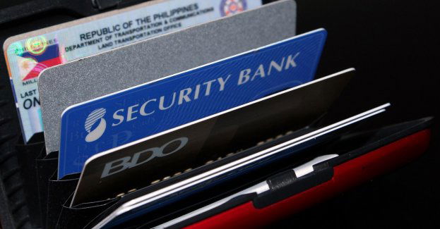 Skradła kartę płatniczą i pieniądze z konta