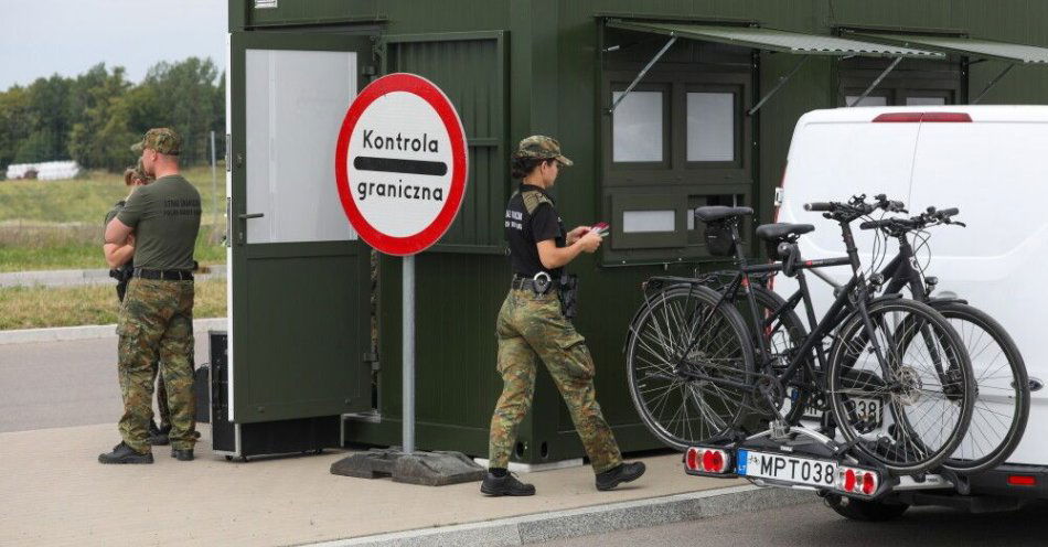 zdjęcie: We wtorek bez incydentów na granicy z Litwą, ruch odbywa się płynnie / fot. PAP