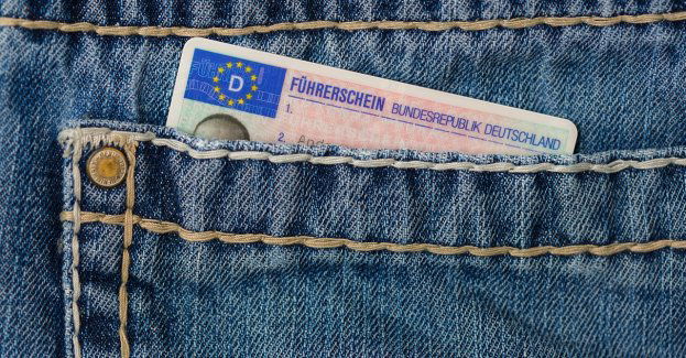 SG zatrzymała fałszywe dokumenty i poszukiwanego za jazdę bez uprawnień