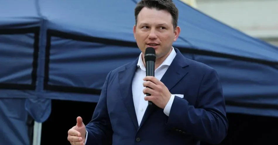zdjęcie: Mentzen: podwyższenie progu podatkowego potężnym uderzeniem w polskie małe firmy / Piotrków Trybunalski, 13.05.2026. Poseł Konfederacji Sławomir Mentzen podczas spotkania typu Q&A w Piotrkowie Trybunalskim, 13 bm. (doro) PAP/Marian Zubrzycki