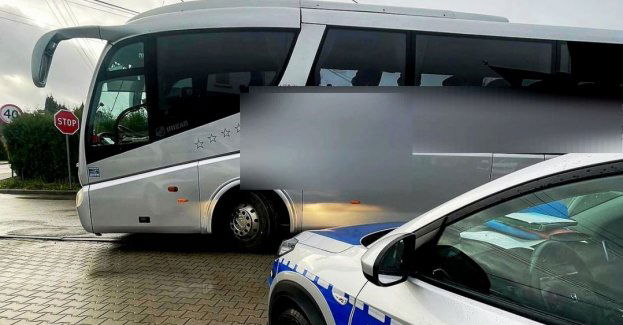 Policjanci nie dopuścili by niesprawny autokar zabrał dzieci na wycieczkę