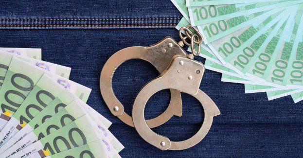 Policja zatrzymała pracownicę, która okradała stacje paliw