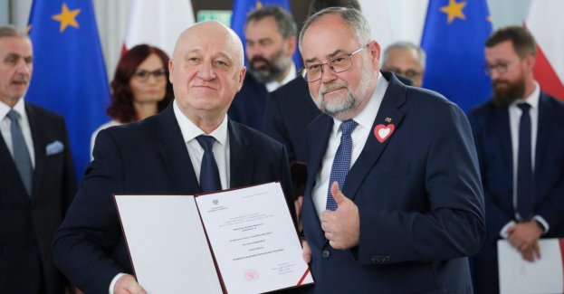 W Sejmie uroczystość wręczenia nowym posłom zaświadczeń o wyborze