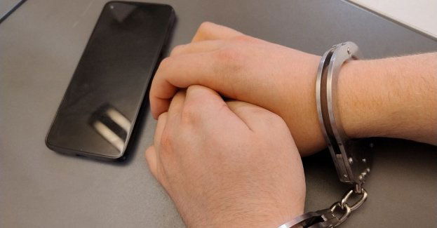 Bijąc i zabierając telefon zmusił do określonego zachowania - grozi mu do 10-lat pozbawienia wolności