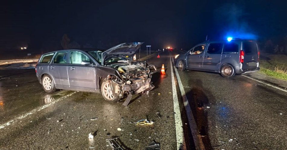 zdjęcie: Zderzenie na skrzyżowaniu w Moszczance jedna osoba ranna / fot. KPP Ryki