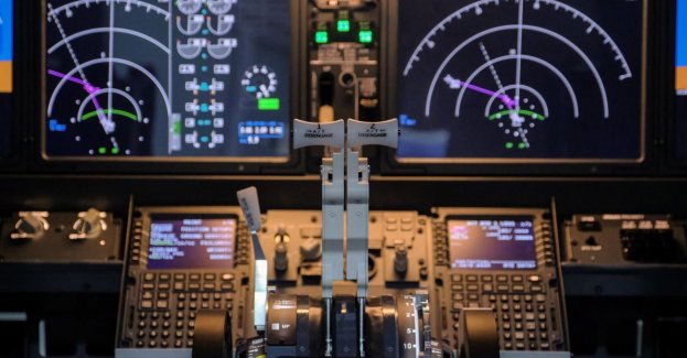 Nowy symulator Boeinga 737 na wyposażeniu Politechniki Warszawskiej