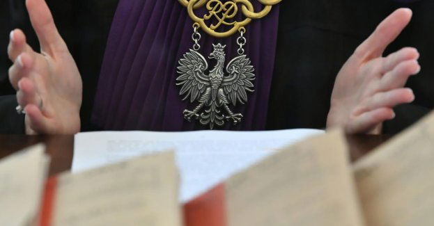 Sąd umorzył postępowanie w sprawie znieważenia godła RP przez m.in. "Nergala"