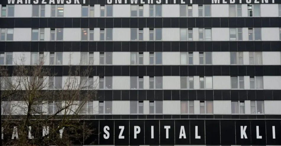 zdjęcie: Warszawa: MZ chce pilnych wyjaśnień w sprawie prosektorium szpitala przy Banacha / Warszawa, 18.12.2013. Budynek Centralnego Szpitala Klinicznego Warszawskiego Uniwersytetu Medycznego w Warszawie przy ulicy Banacha. jt/obm PAP/Jacek Turczyk