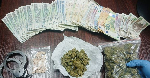 Miał narkotyki w mieszkaniu i w samochodzie. Został zatrzymany
