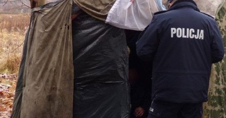 zdjęcie: Zima nadchodzi. Sprawdź jak pomóc osobom bezdomnym / fot. KPP w Lęborku