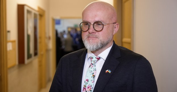 Planowana podwyżka akcyzy na e-papierosy skłoni palaczy do wyboru bardziej szkodliwych używek. Wrócą też do tradycyjnych papierosów