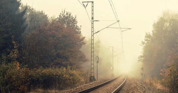 Samorząd województwa dołoży 45 mln zł do budowy linii kolejowej z Kozienic do Dobieszyna