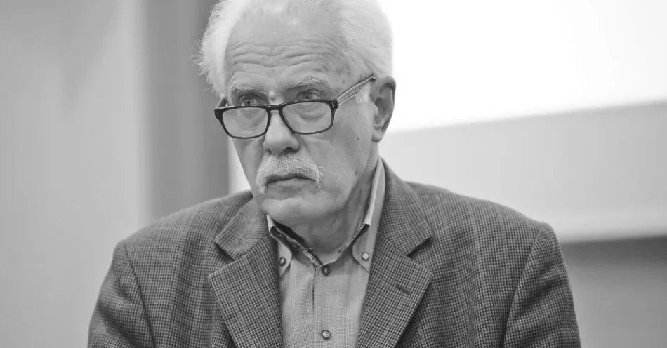 zdjęcie: Zmarł wieloletni dyrektor generalny Izby Wydawców Prasy Maciej Hoffman / Na zdjęciu archiwalnym z 12.01.2015 ówczesny dyrektor generalny Izby Wydawców Prasy (obecnie Polska Izba Wydawców) Maciej Hoffman podczas konferencji prasowej w Centrum Prasowym PAP Warszawie. Jeden z założycieli i członek Zarządu Izby Wydawców Prasy, wieloletni dyrektor generalny Izby, współtwórca i pierwszy prezes SDiW Repropol Maciej Hoffman zmarł; informację o jego śmierci podała Polska Izba Wydawców. (jm) PAP/Marcin Obara
