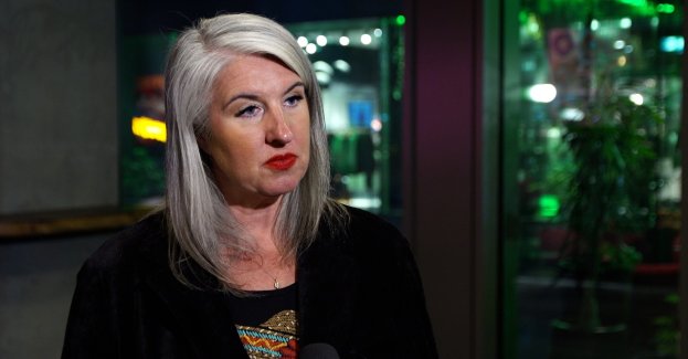 Aplikacje randkowe i komunikatory zmieniają relacje międzyludzkie. Coraz mniej czasu spędzamy ze sobą na żywo