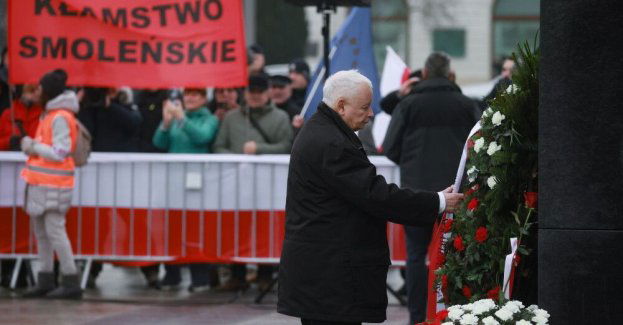 Jarosław Kaczyński i politycy PiS uczcili pamięć ofiar katastrofy smoleńskiej