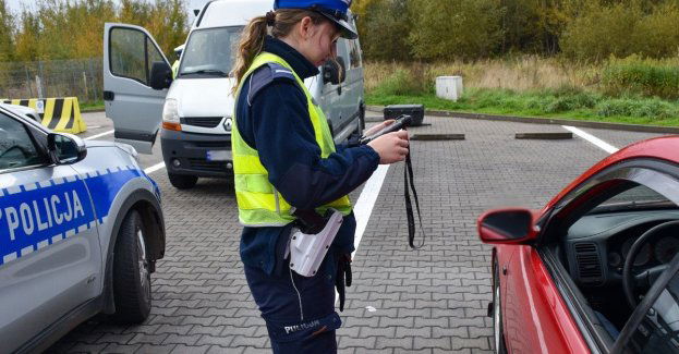Policyjny dron ujawnił 30 wykroczeń na zjeździe z A18