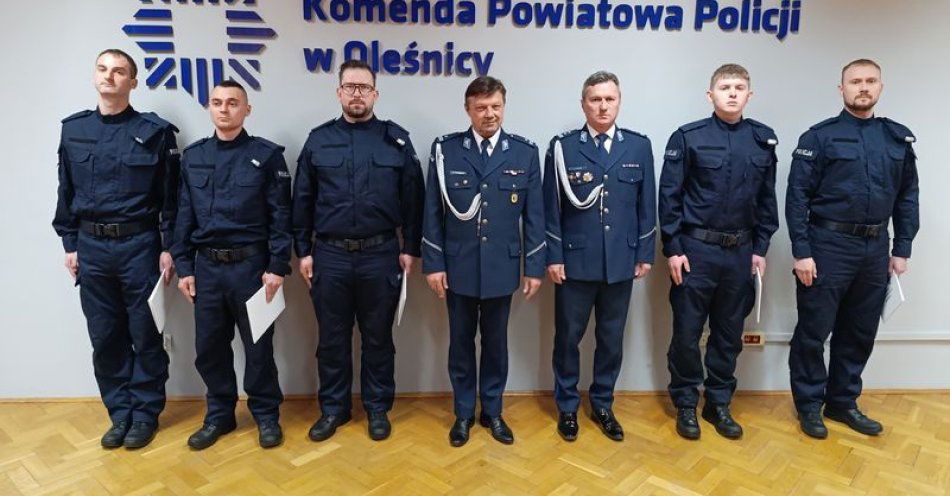 zdjęcie: Pięciu nowych policjantów złożyło ślubowanie w Oleśnicy / fot. KPP w Oleśnicy