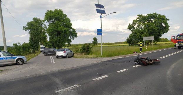 Wypadek z udziałem motocyklisty na DK 12