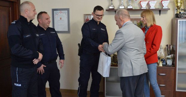 Starosta tomaszowski docenił postawę policjantów